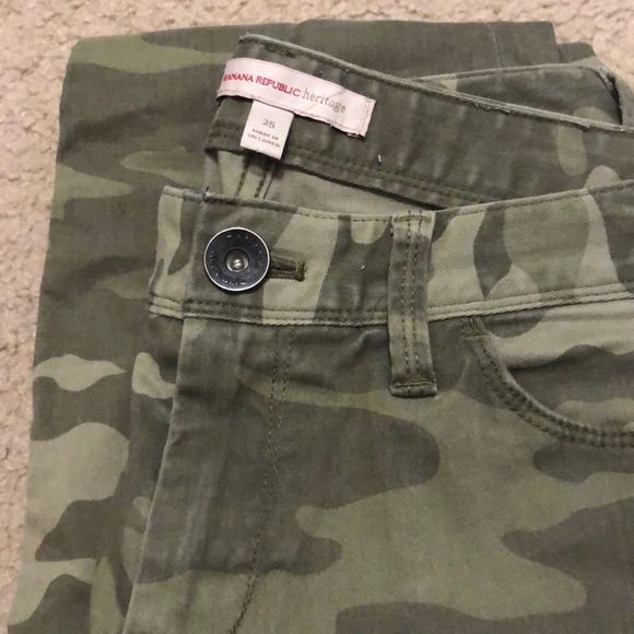 Banana Republic heritage camo skinny ankle zip - Picture 5 of 5